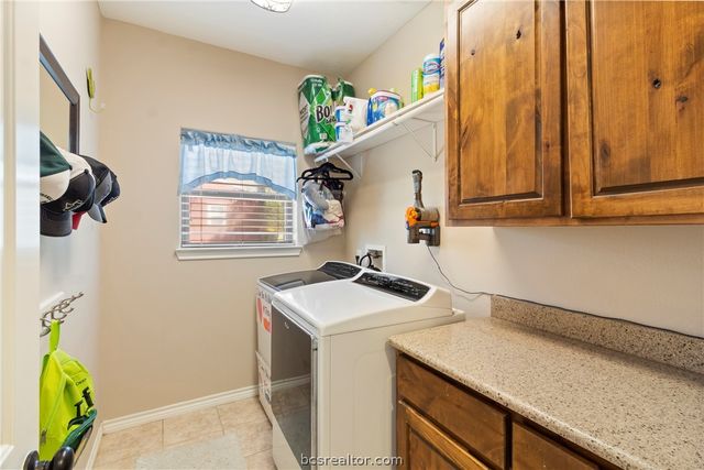 638 Oak Tree Lane, Franklin, TX 77856