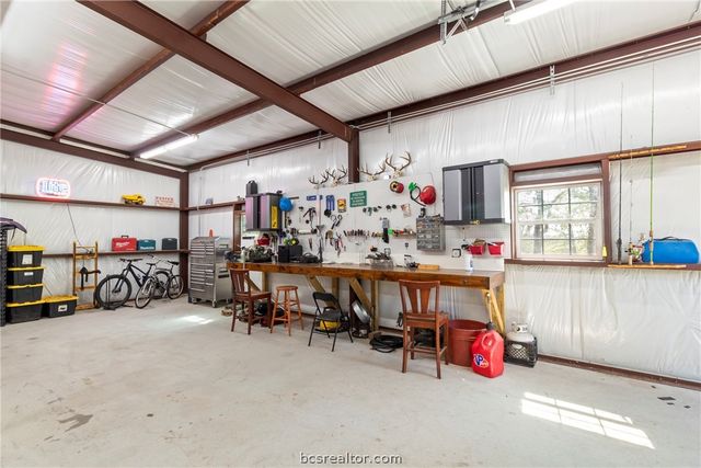 638 Oak Tree Lane, Franklin, TX 77856