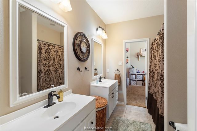 638 Oak Tree Lane, Franklin, TX 77856