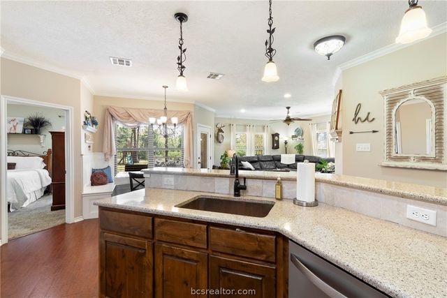 638 Oak Tree Lane, Franklin, TX 77856