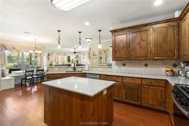 638 Oak Tree Lane, Franklin, TX 77856