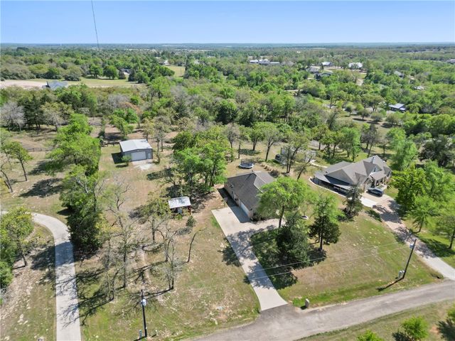 638 Oak Tree Lane, Franklin, TX 77856