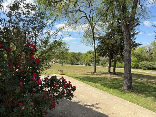 638 Oak Tree Lane, Franklin, TX 77856