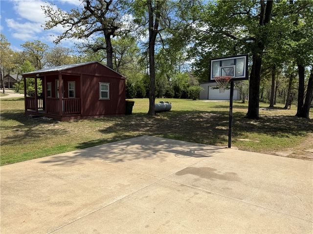 638 Oak Tree Lane, Franklin, TX 77856