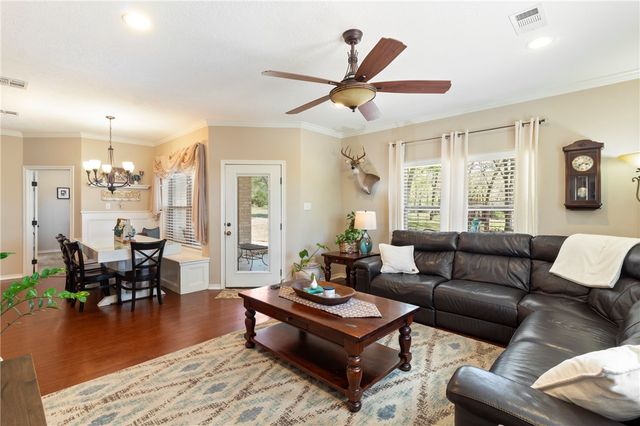 638 Oak Tree Lane, Franklin, TX 77856