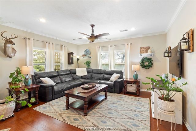 638 Oak Tree Lane, Franklin, TX 77856