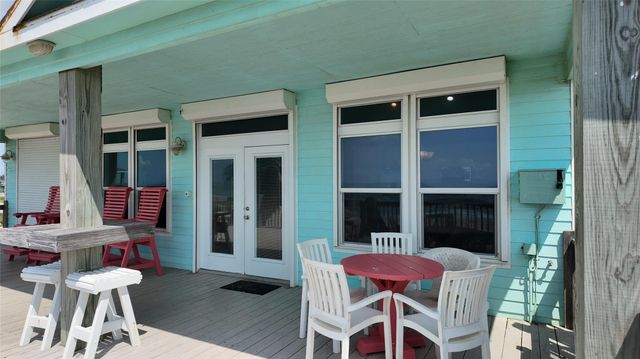 2256 Highway 87, Gilchrist, TX 77617