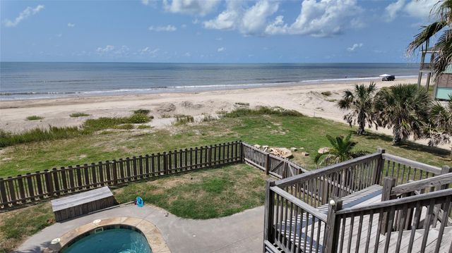 2256 Highway 87, Gilchrist, TX 77617