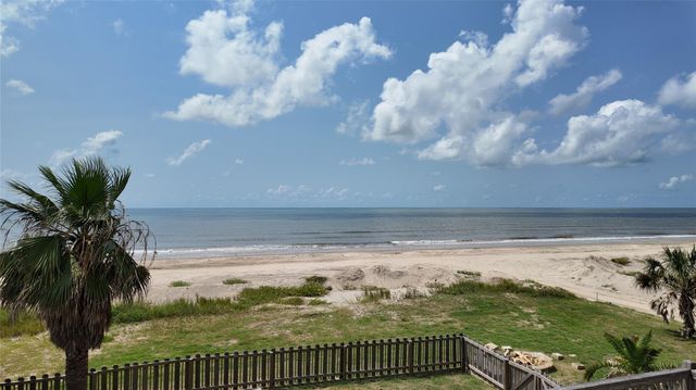2256 Highway 87, Gilchrist, TX 77617