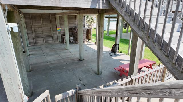 2256 Highway 87, Gilchrist, TX 77617