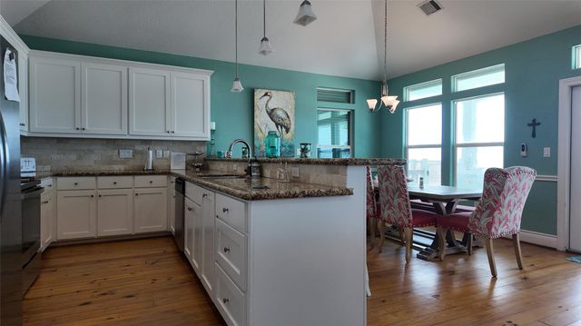 2256 Highway 87, Gilchrist, TX 77617