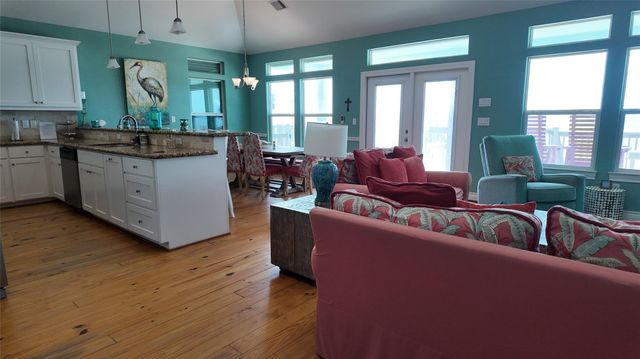2256 Highway 87, Gilchrist, TX 77617