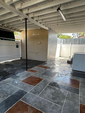 903 NE 111th St 903, Biscayne Park, FL 33161