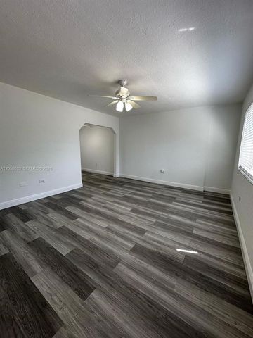 903 NE 111th St 903, Biscayne Park, FL 33161