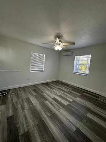 903 NE 111th St 903, Biscayne Park, FL 33161