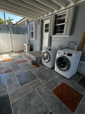 903 NE 111th St 903, Biscayne Park, FL 33161