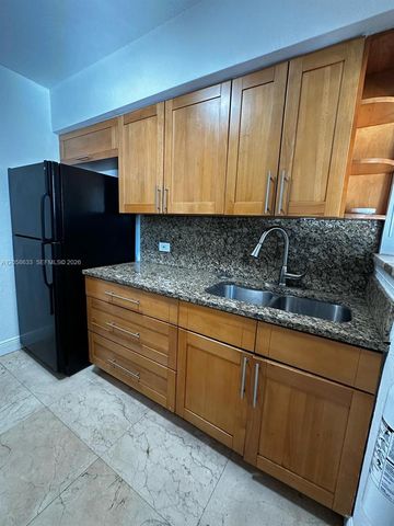 903 NE 111th St 903, Biscayne Park, FL 33161