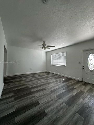 903 NE 111th St 903, Biscayne Park, FL 33161