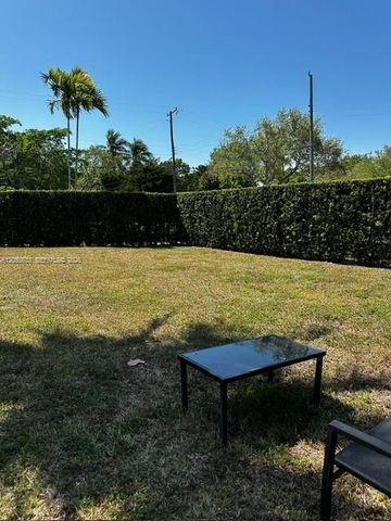 903 NE 111th St 903, Biscayne Park, FL 33161