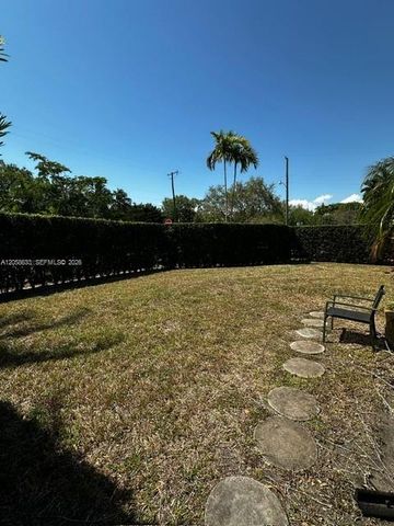 903 NE 111th St 903, Biscayne Park, FL 33161