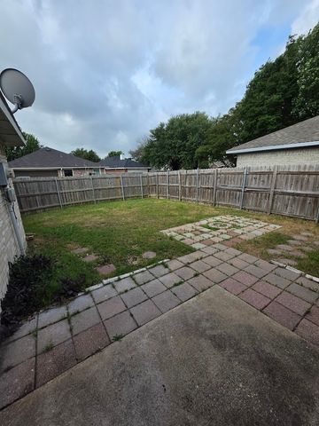 2858 Saint Thomas Lane, Lancaster, TX 75146