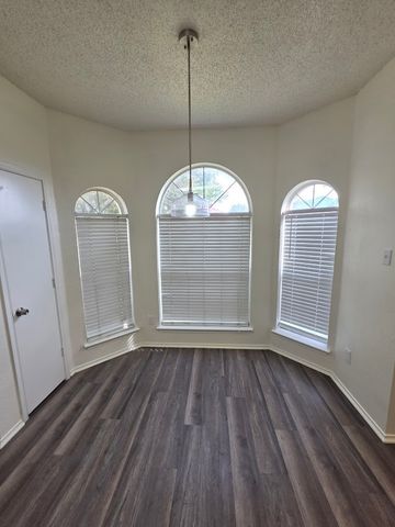 2858 Saint Thomas Lane, Lancaster, TX 75146