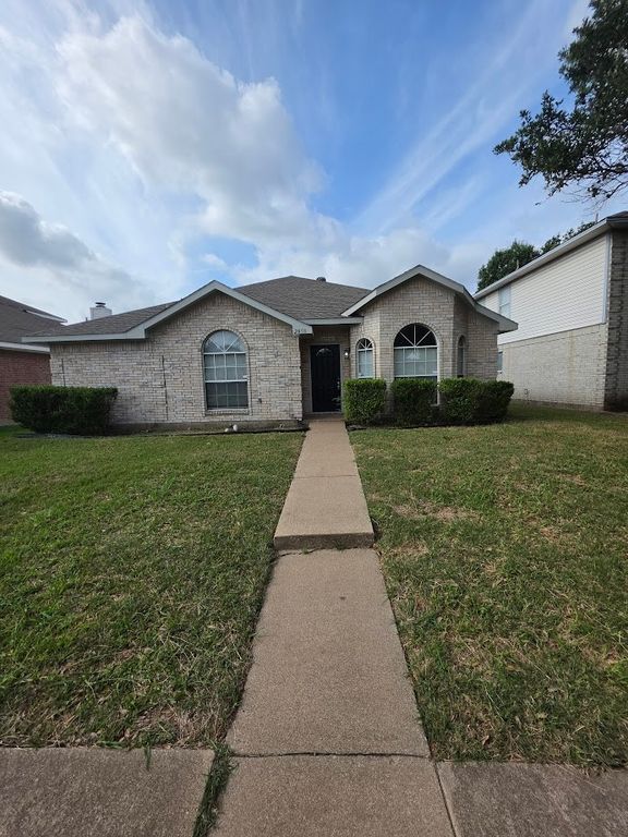 2858 Saint Thomas Lane, Lancaster, TX 75146