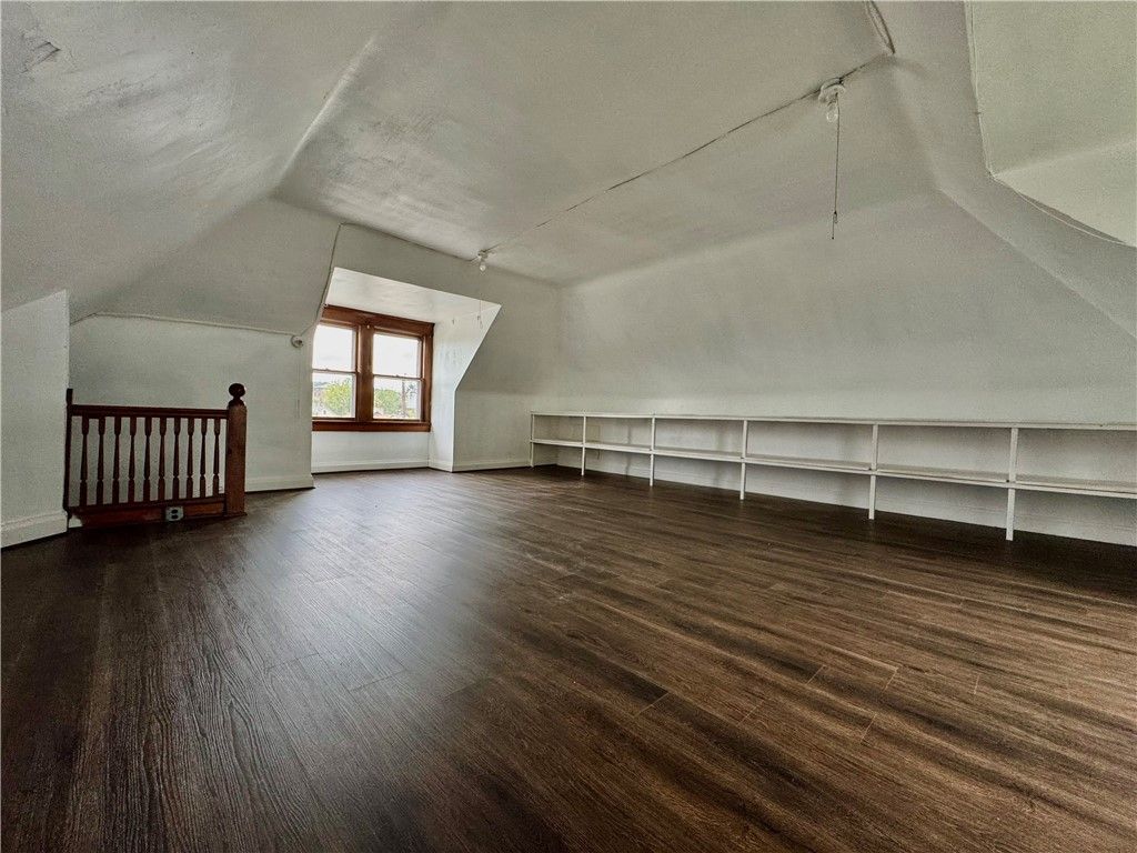 Image 10 of property listing at 1101 Pollock Ave, New Castle, PA 16101
