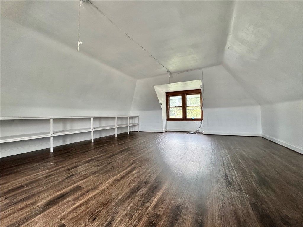 Image 11 of property listing at 1101 Pollock Ave, New Castle, PA 16101