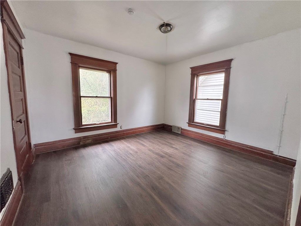 Image 12 of property listing at 1101 Pollock Ave, New Castle, PA 16101