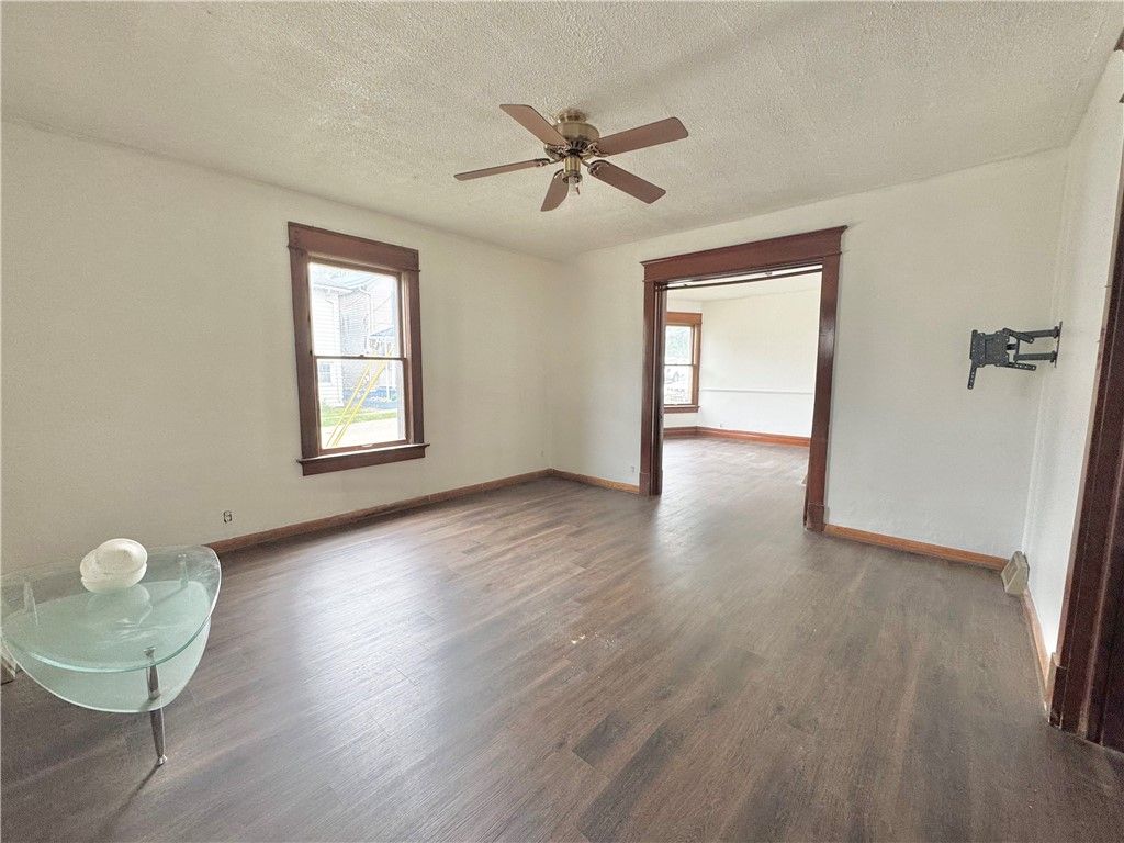 Image 3 of property listing at 1101 Pollock Ave, New Castle, PA 16101