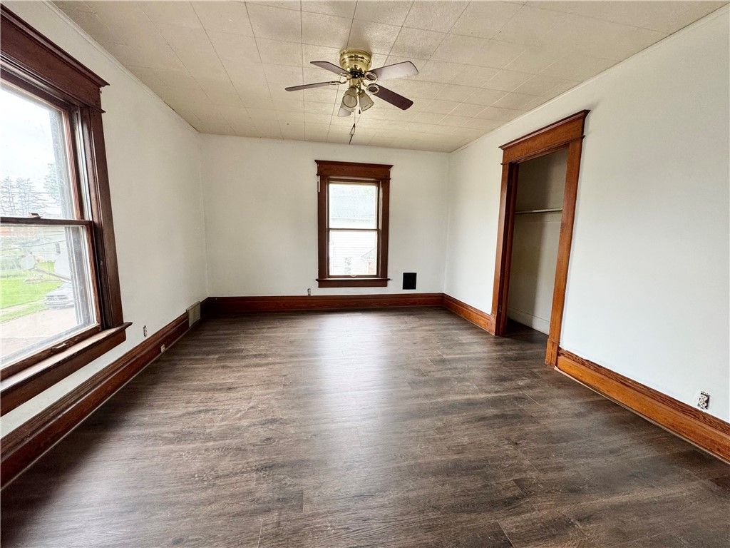Image 6 of property listing at 1101 Pollock Ave, New Castle, PA 16101