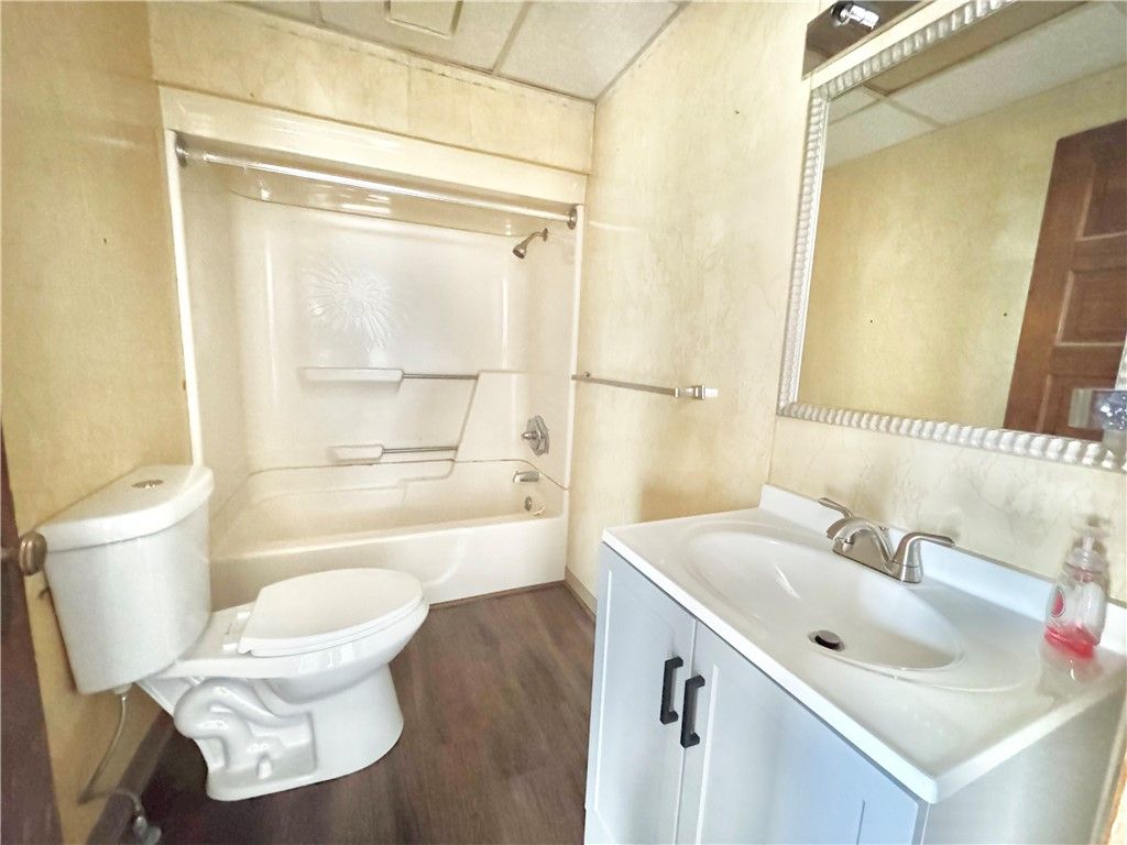 Image 9 of property listing at 1101 Pollock Ave, New Castle, PA 16101
