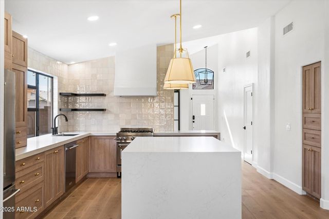 4706 E JAEGER Road, Phoenix, AZ 85050