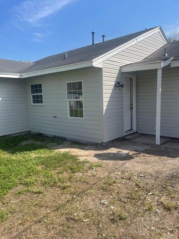 1005 Southampton Street, Angleton, TX 77515