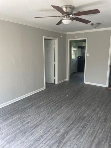 1005 Southampton Street, Angleton, TX 77515