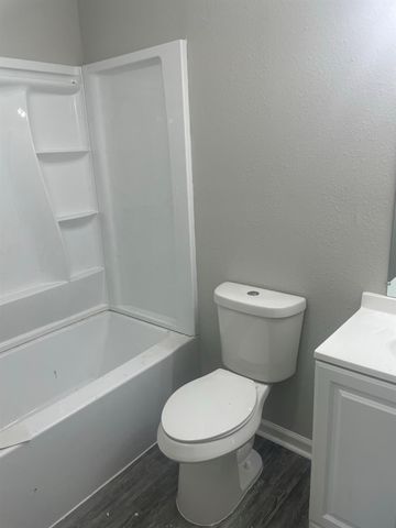 1005 Southampton Street, Angleton, TX 77515