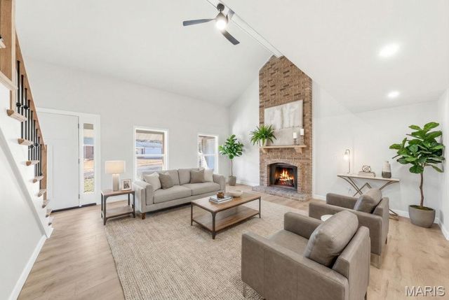 12768 Coachlight Square Drive, Florissant, MO 63033