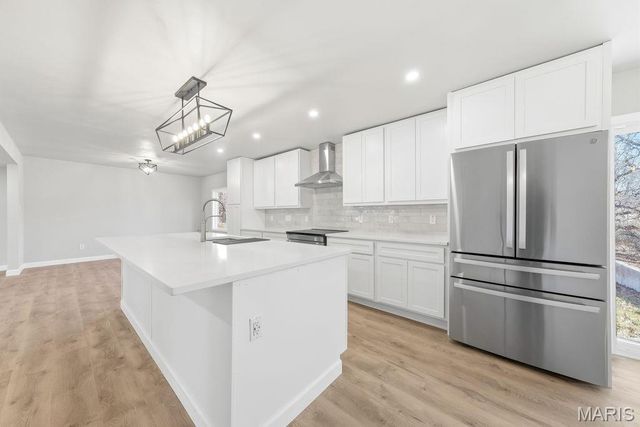 12768 Coachlight Square Drive, Florissant, MO 63033