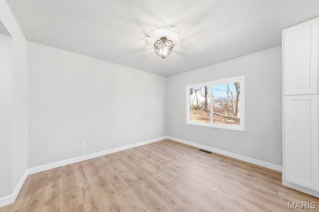 12768 Coachlight Square Drive, Florissant, MO 63033