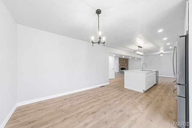 12768 Coachlight Square Drive, Florissant, MO 63033