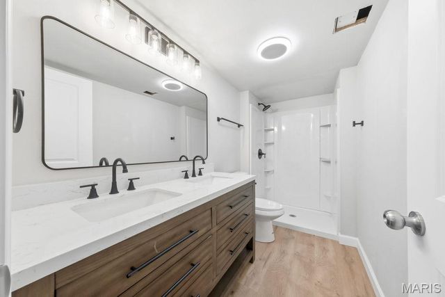 12768 Coachlight Square Drive, Florissant, MO 63033