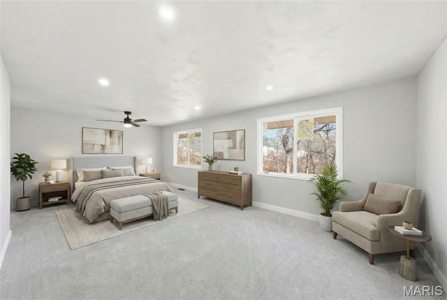 12768 Coachlight Square Drive, Florissant, MO 63033