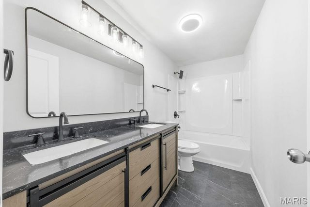 12768 Coachlight Square Drive, Florissant, MO 63033