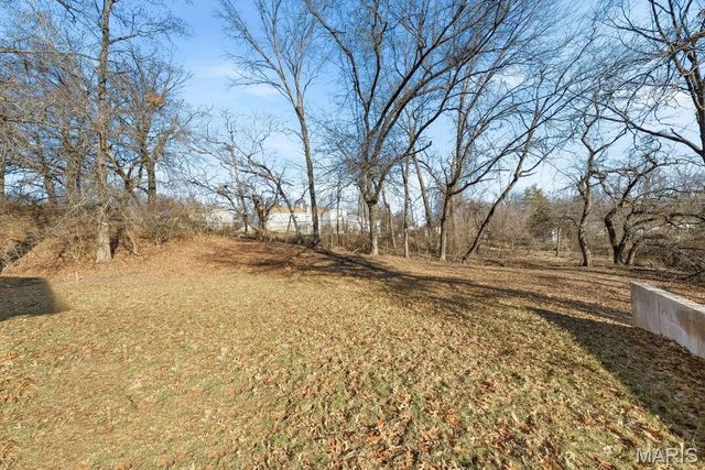 12768 Coachlight Square Drive, Florissant, MO 63033