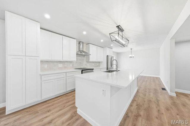 12768 Coachlight Square Drive, Florissant, MO 63033