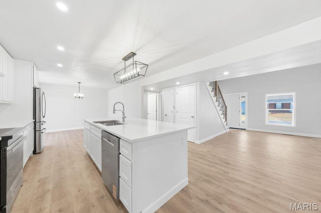 12768 Coachlight Square Drive, Florissant, MO 63033