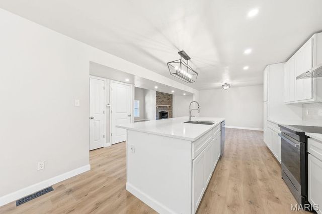 12768 Coachlight Square Drive, Florissant, MO 63033