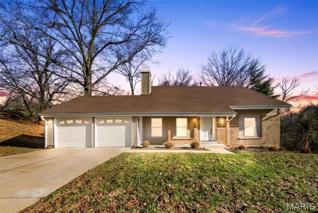 12768 Coachlight Square Drive, Florissant, MO 63033