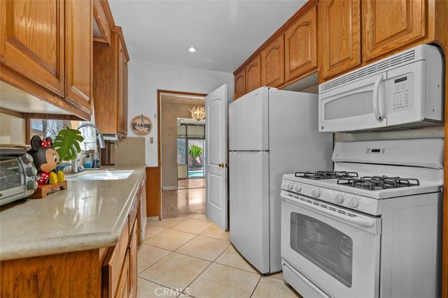10253 Angell, Downey, CA 90242